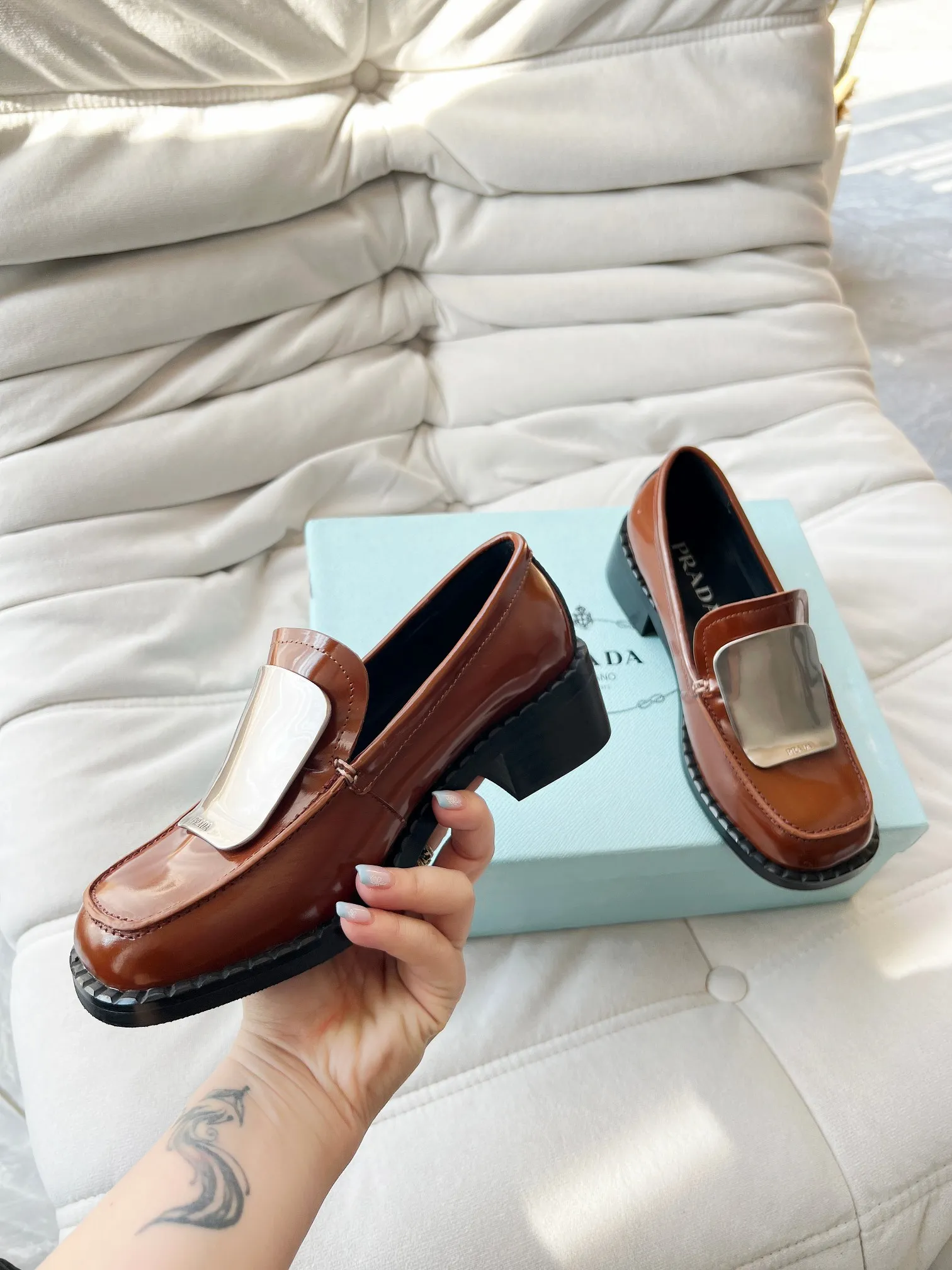 👟👟Ex-factory price 560👟👟 Prada’s new spring and summer women’s clothing｜Absolutely beautiful🥰Exception! Extra number! Anita will continue to update the latest SS25 catwalk pre-sale models, with novel logos as soul mates. Full of fun ~ Adhering to the trend-setting vane, you must believe in Prada's ability to capture fashion. 35-42 yards